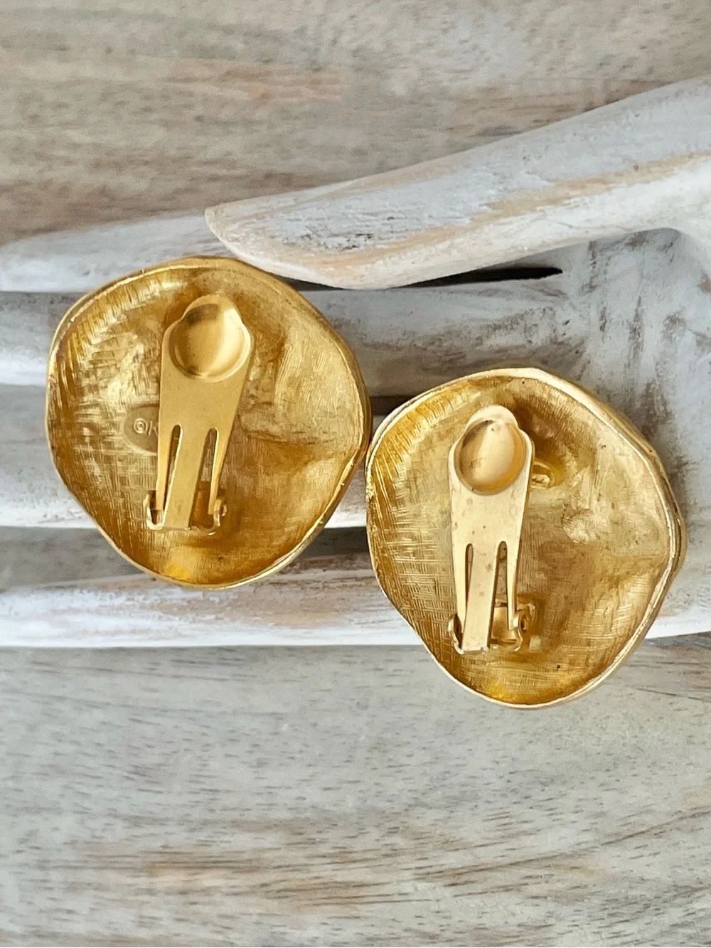 SOLD VTG KJL Kenneth Lane Matte Gold Modernist Style Rhinestone Clip Earrings - Picture 4 of 6